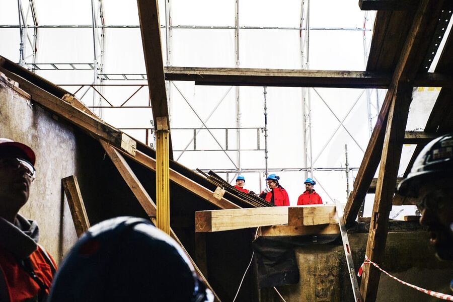 Byggevareforhandlere får nå tilgang til oppdatert dokumentasjon når de presenterer produktene for kundene. Illustrasjonsfoto: SINTEF
