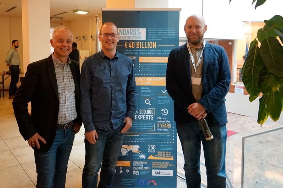 : Fra venstre Stig Rath, Ekspert for Standard Norge og SBS, Asbjørn Vonsild fra Danmark og Dr. Daniel Colbourne fra Storbritannia. 