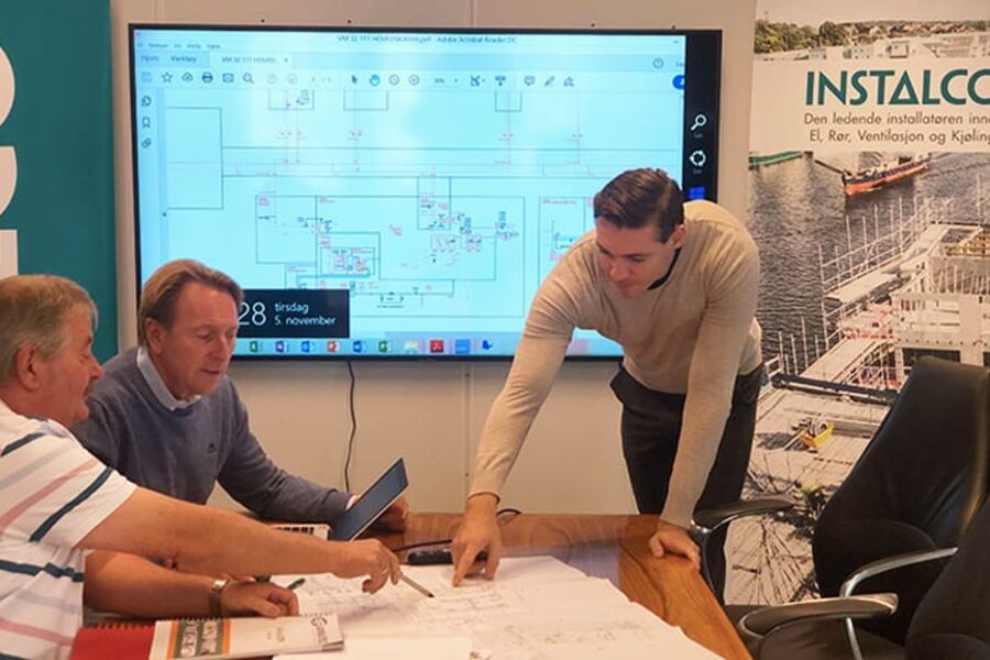 Runar Holm Næss i planleggingsmøte med Vidar Lien og Tim Thomas Brønstad fra VITO.