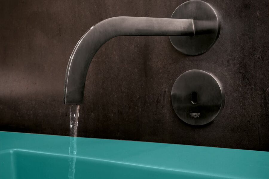 Den ultra-tynne tuten fra GROHE Atrio Icon 3D får vann til å bli en visuel opplevelse.