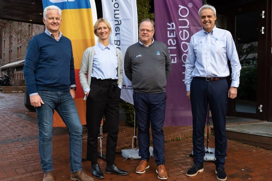 Samtlige av arrangørene var fornøyde med konferansedeltakelsen. Fra venstre: Tom Christian Egeland (daglig leder i Modena Fliser), Anne Smith (leder marketing i VB), Jarle Odland (daglig leder i Rexir Bygg) og Runar Soltveit (daglig leder i Balkongentreprenøren).
Foto: Per Sakariassen