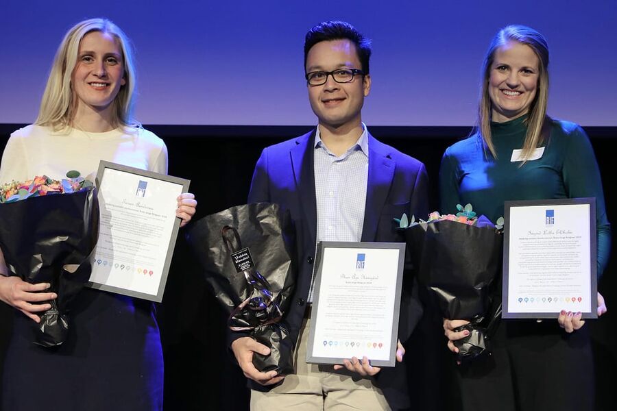 På bildet ser vi: Landskapsarkitekt Taran Aanderaa (28) fra Asplan Viak. Overvannsekspert Phan Åge Haugård, og Prosjekteringslederen Ingrid Lothe Eldholm (30) fra Sweco og 