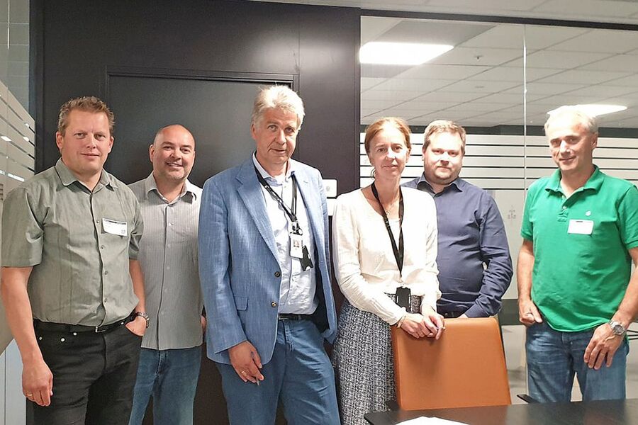 Kontraktssignering: Trond Brunstad fra GK, Morten Westland fra OBY, Tore Fredriksen fra OBY, Kristin Gjessing fra OBY, Håvard Ellann fra OBY og Bjørn Erik Østli fra GK.