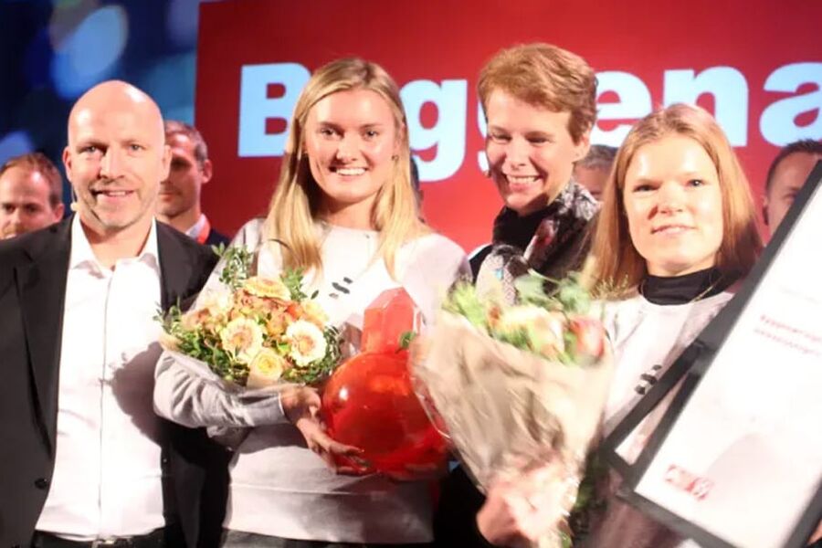 Spacemaker vinner årets Byggenæringens Innovasjonspris. Fra venstre: Adm.dir i Bygg Reis Deg, Gunnar Glavin Nybø. Helen Margrethe Bøhler fra Spacemaker, juryleder Kristin Malonæs fra Innovasjon Norge, og Anniken S. Hofsgaard fra Spacemaker.
