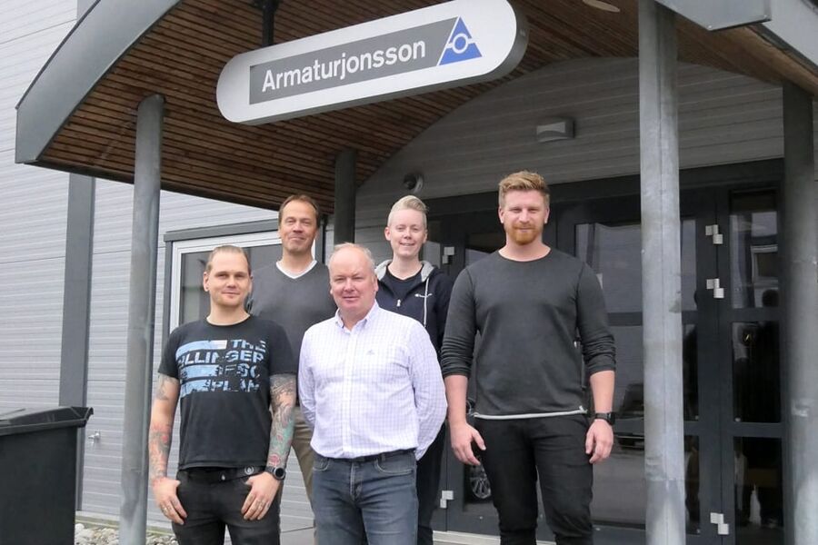 Armaturjonssom har styrket staben med flere nyansettelser og interne rokkeringer. Bildet: fra venstre bak; Knut Helge Reiersgård, Kristine Bredesen, Robin Thomsen, Johnny Kvalheim og Torstein Solhaug.