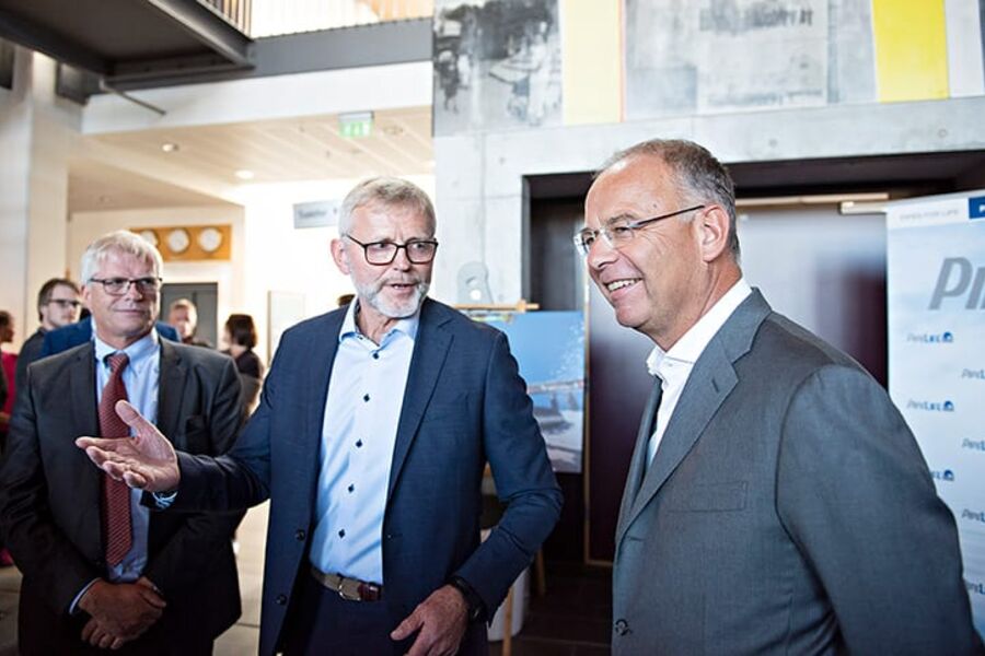 Administrerende direktør i Pipelife Norge AS, Kjell Larsen (t.v.) og CEO i Wienerberger AG, Heimo Scheuch, feiret bedriftas 50-årsjubileum og ser lyst på framtida for rørprodusenten. 