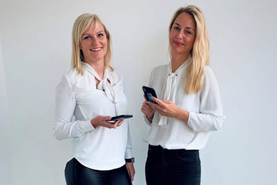 Fra venstre: Drifts- og utviklingsleder i VB Smart AS, Elise Støle Ovedal sammen med HMSK- og driftskoordinator Pernille Wabakken, gleder seg over at stadig flere VB-rørleggere tar i bruk VB Smart.  En meget lønnsom investering, sier de.