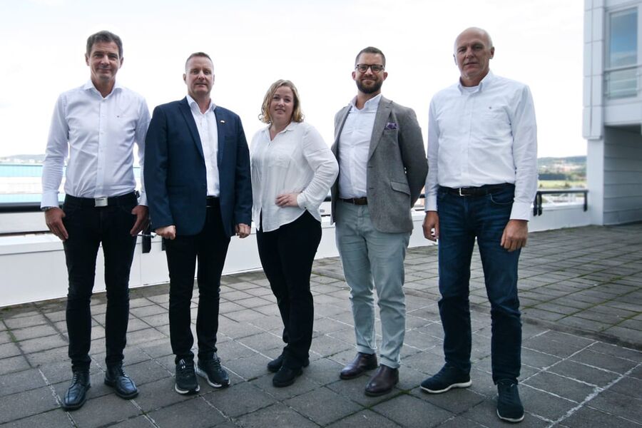 De ansatte på det nye regionskontoret er: fra v.: Anstein K. Blystad, Gøran Andersen, Kirsti Klamo, Steffen Stenseth, Steinar Raastad