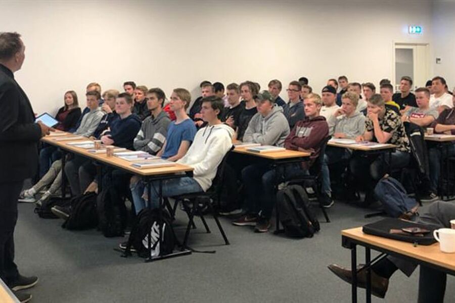 Fylkesordføreren i Trøndelag, Tore O. Sandvik, var med på å ønske de 45 nye lærlingene til Bravida Norge i Trondheim velkommen 