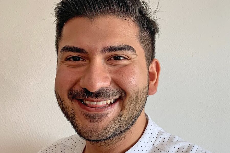 Eyyubi Paltaci (27) er ansatt som salgsansvarlig for inneklimaprodukter. Eyyubi er nyutdannet ingeniør i Energi og miljø i bygg ved OsloMET. Under utdannelse var Eyyubi aktiv og var studentassistent ved OsloMET innen ventilasjon og BIM/Revit fag.