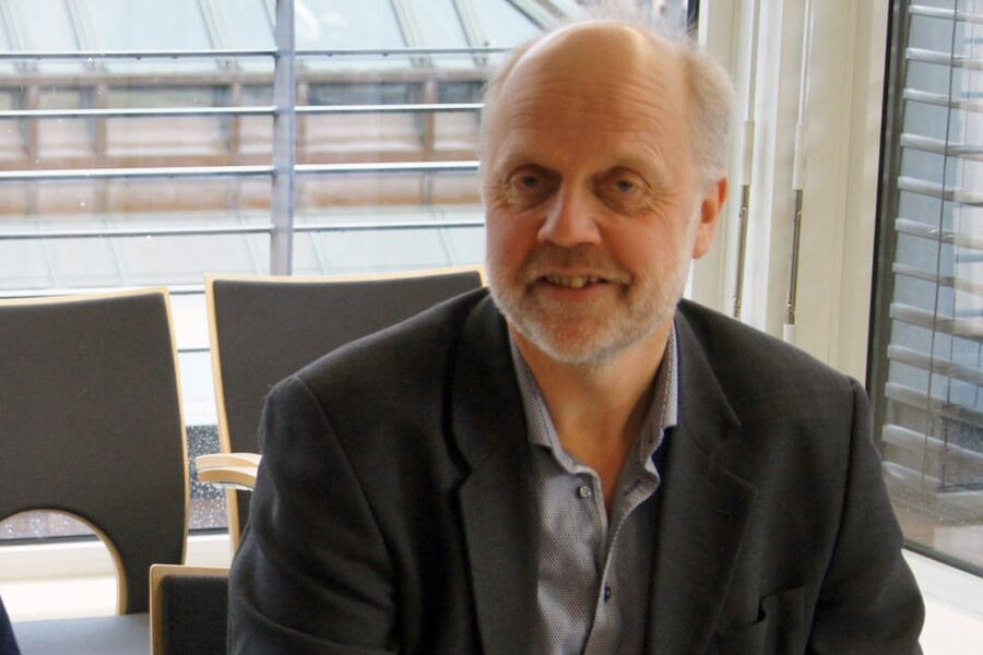 Prosjektdirektør Dag Bøhler hos Sykehusbygg HF kan fortelle at de gjerne  benytter en kombinasjon av totalentrepriser og delte byggherreentrepriser for å sikre konkurranse. 