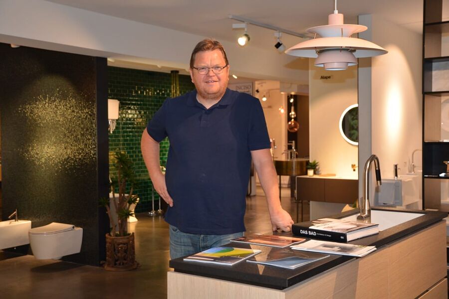 Lars Henrik Andresen, daglig leder hos Oslo VVS Senter på Alnabru, kan glede seg over sterk omsetningsvekst. Butikken satser både på privatmarkedet, proffmarkedet og på nettbutikk, og er således godt skodd for framtiden. 