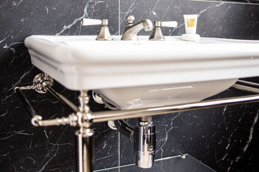 Pipelife sine Smartline vannlåser pryder mange av badene på nyrenoverte Britannia Hotel i Trondheim.? Foto: Wil Lee-Wrigh