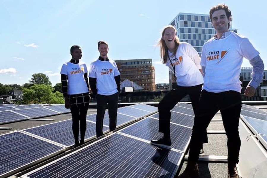 F.v. Sharon Nytte, Louis Steigerwald, Mia Walle-Hansen og Rodrigo Villanueva, årets sommerstudenter i Must Energi.