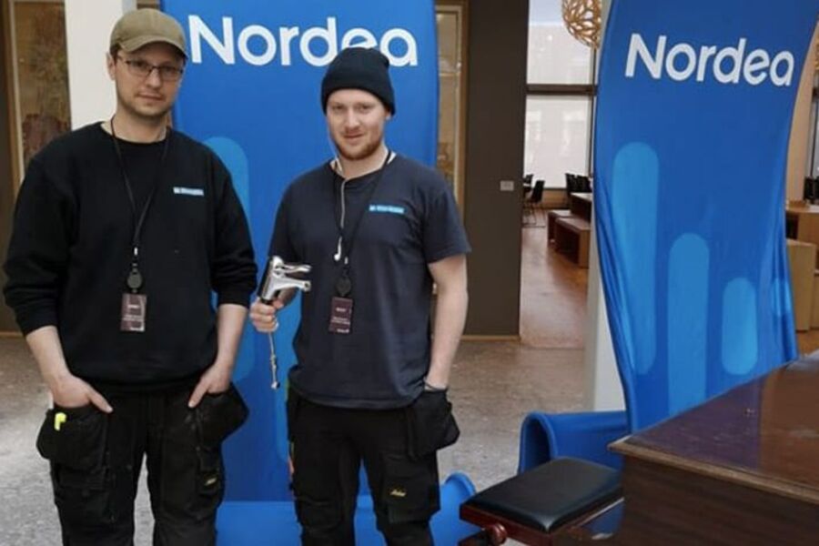 Fornøyde rørleggere i firmaet TR Vann og Varme har montert berøringsfrie Oras-kraner på Nordeas hovedkontor.