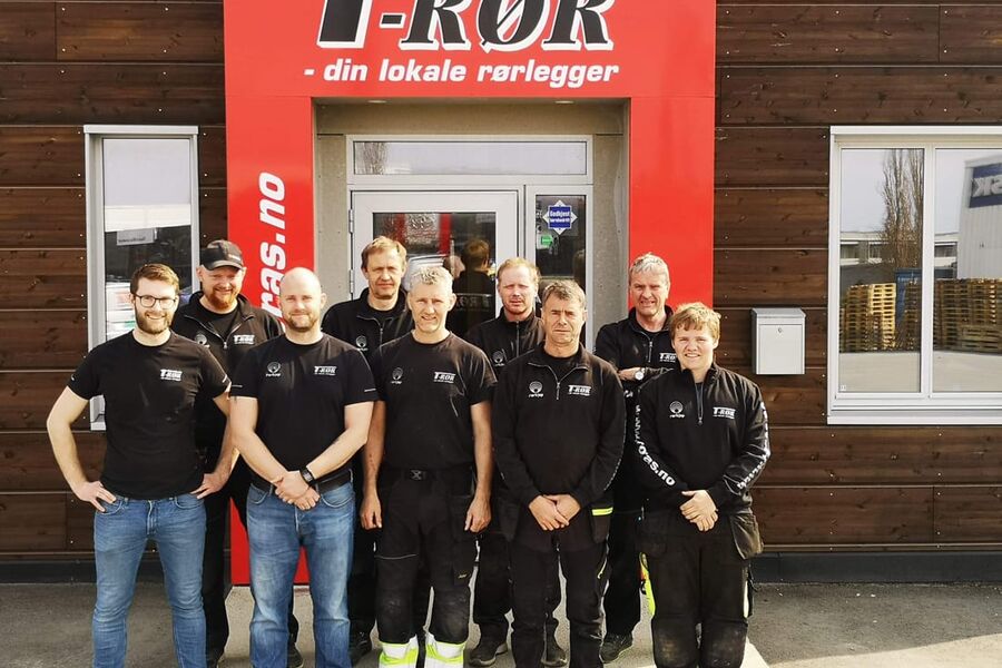 Her ser vi noen av de ansatte og ledelse i T-RØR AS