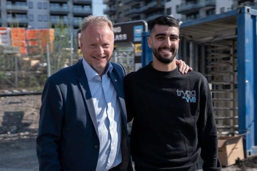 Byrådsleder Raymond Johansen i Oslo og Norges hyggeligste rørlegger  i 2018, Hussain Fares på lansering av kampanjen Norges Hyggeligste Håndverker 2019