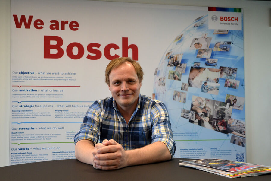 Jeg leste at VVSNorge-lederne påpekte at de ikke har noe ansvar for å holde liv i leverandører. Det har de selvsagt rett i, men sjansen er da stor for at de leverandørene går et annet sted.  De legger seg sannsynlig ikke ned for å dø!, sier Kristian Bakkeng,  salgs- og markedssjef  hos Robert Bosch AS Termoteknikk. Vi har bedt ham ta en kikk i krystallkula og spå litt om framtidens i VVS-bransjen. 