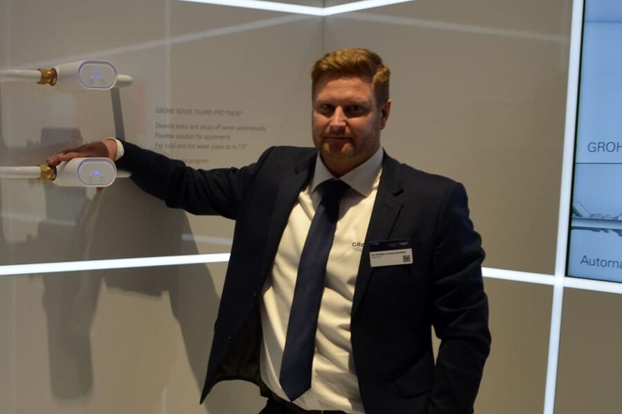 Per Kristian Grøttumsbråten, prosjektsalgssjef i Grohe Norge, søtter Grete Kjeldsens innpill til regelverket angående innbyggningssistener. - Dagens regelverk hemmer at de beste løsningene ikke monteres av rørleggerne, da det blir for mye å ta hensyn til. 
