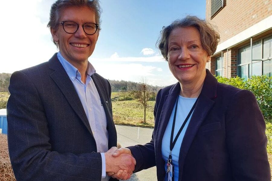 Kontrakten er signert. Adm.direktør Tor Bakke i Bravida Norge, og Kari Gro Johanson,
Prosjektdirektør
Stavanger universitetssjukehus