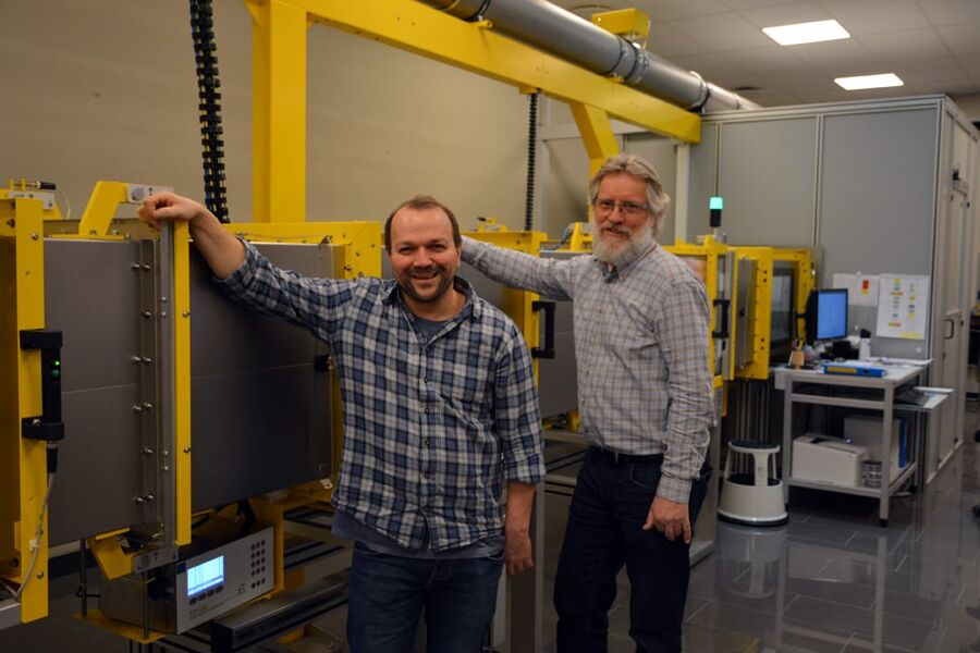 På bildet: Denis Osmancevic, salgssjef i Interfil, ( t.v), og Vegard Ottesen som har jobbet ved Interfil i en årrekke, blant annet som salgssjef og daglig leder. Han er nå engasjert som faglig rådgiver og produktutvikler ved Interfil.

