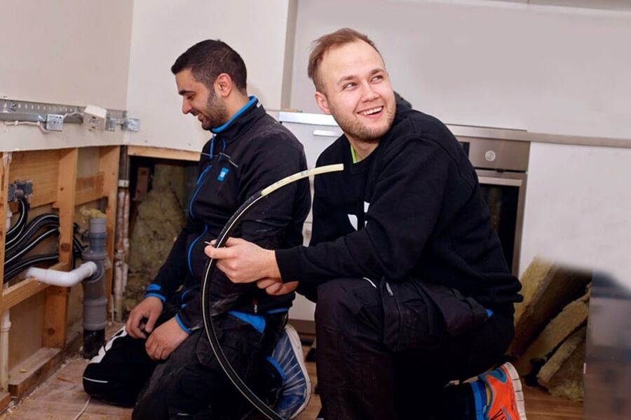 Det å bli håndverker noe at det tryggeste du kan velge, mener Sven-André Reitan i VB Konnerud Rør.