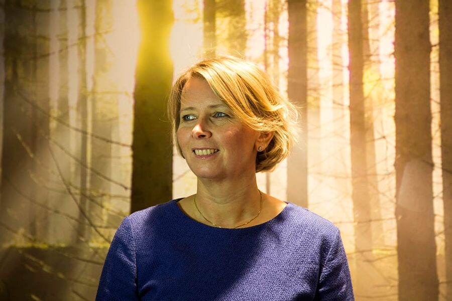 Karoline Nystrøm, administrerende direktør i Schneider Electric, er glødende opptatt av grønn teknologi.