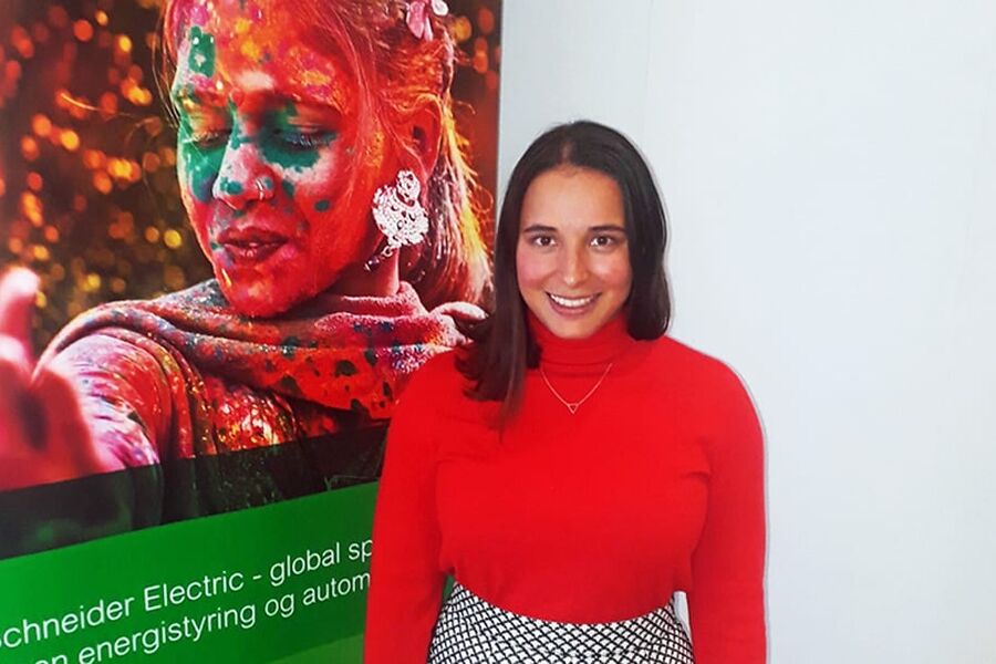 Cecilia Bringedal forteller om hvordan EcoStruxure Power kan gjøre hverdagen enklere for byggeiere, samtidig som man får økt forståelse for det elektriske anlegget og energirelaterte faktorer (WAGES = Water, Air, Gas, Electric, Steam).