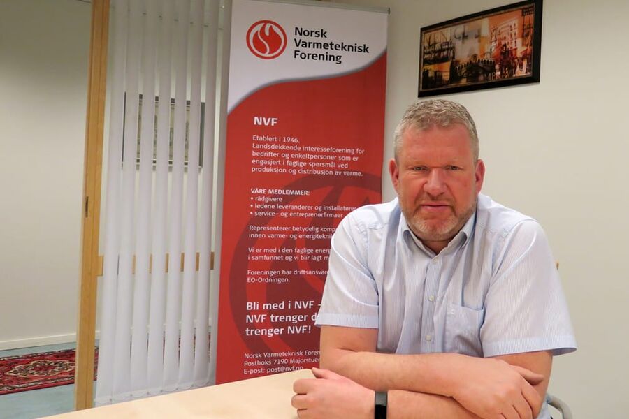 Geir Jansen i Norsk Varmeteknisk forening inviterer til fagdag om bioolje til oppvarming.