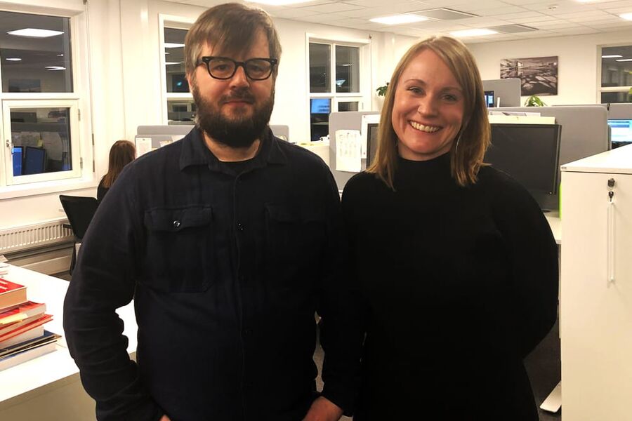 Sentrale personer i Erichsen & Horgen som har vært pådriverne for å få på plass en bransjeveileder om dagslys er, Arnkell. J. Petersen, seksjonsleder for Inneklima, dagslys og energi, og Line R. Karlsen, dr.ing. og dagslysspesialist i Erichsen & Horgen.     