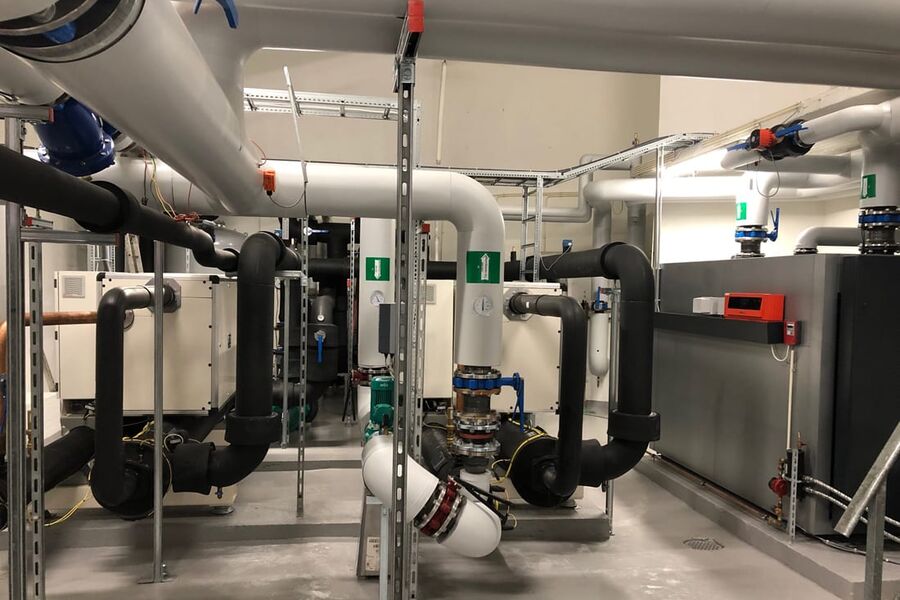 Fyrsentralen ved Manglerud borettslag med bergvarmepumper og biooljekjel.