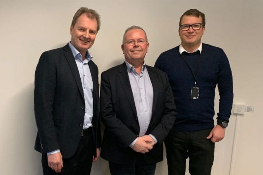 Structor Bergen AS blir en del av Asplan Viak. Øyvind Mork (t.v.), administrerende direktør Asplan Viak, Bjørn Horn, daglig leder Structor Bergen og Per Christian Randgaard, direktør Bygg og Infrastruktur Asplan Viak. Foto: Asplan Viak