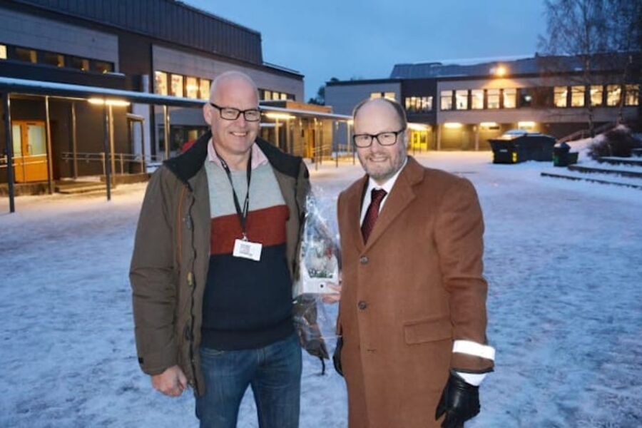 Prosjektleder i Undervisningsbygg Lasse Skaar og rektor ved Bøler skole Morten Sesseng.