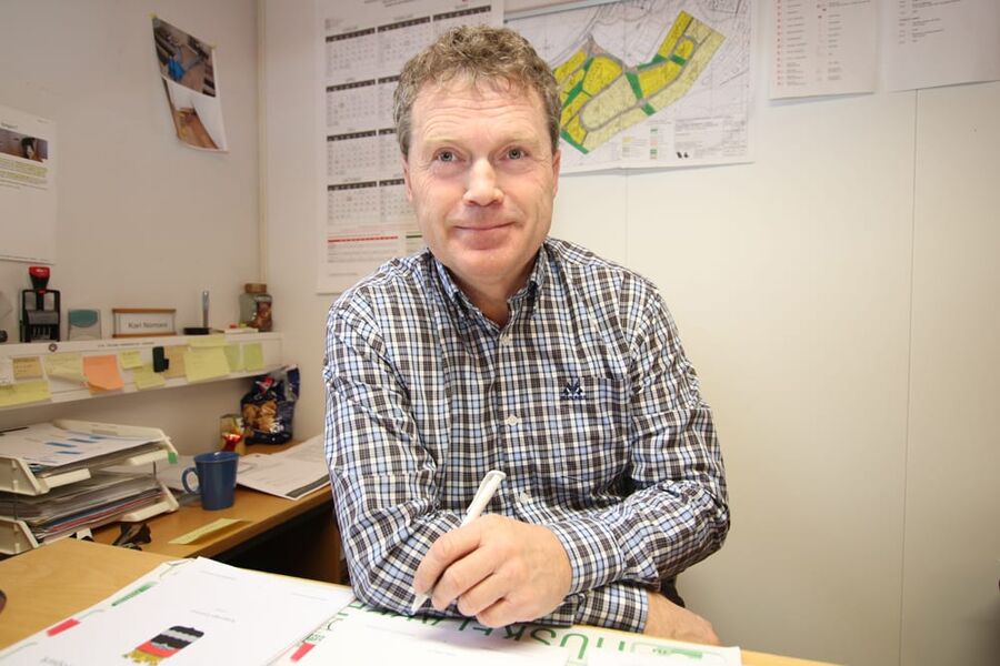 KAN FAGET: Arne Hansen er en råtass innen faget, og glødende opptatt og engasjert i det han gjør.  Det er bare hyggelig hvis jeg kan være til hjelp, sier han smilende