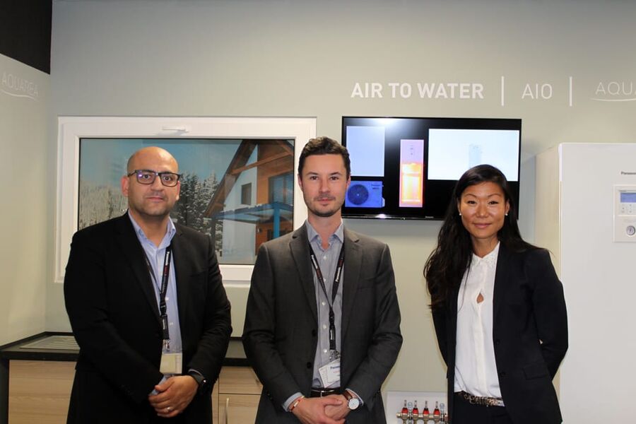 Fra åpningen av fabrikken til Panasonic i Plzen, Tsjekkia. På bildet ser vi, Mad Amin: Key Account Manager House builder, Thibaut Marsol: Deputy Managing Director, og 
Sofia Törnlöf, Marketing Manager i Panasonic. 
