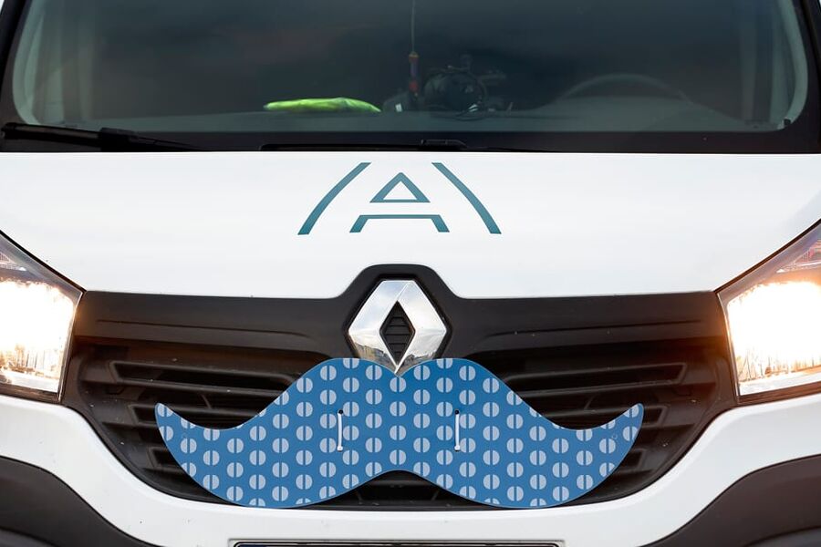 Slik vil bilene til Assemblin se ut i November for å vise støtte til Movember-aksjonen mot prostatakreft.