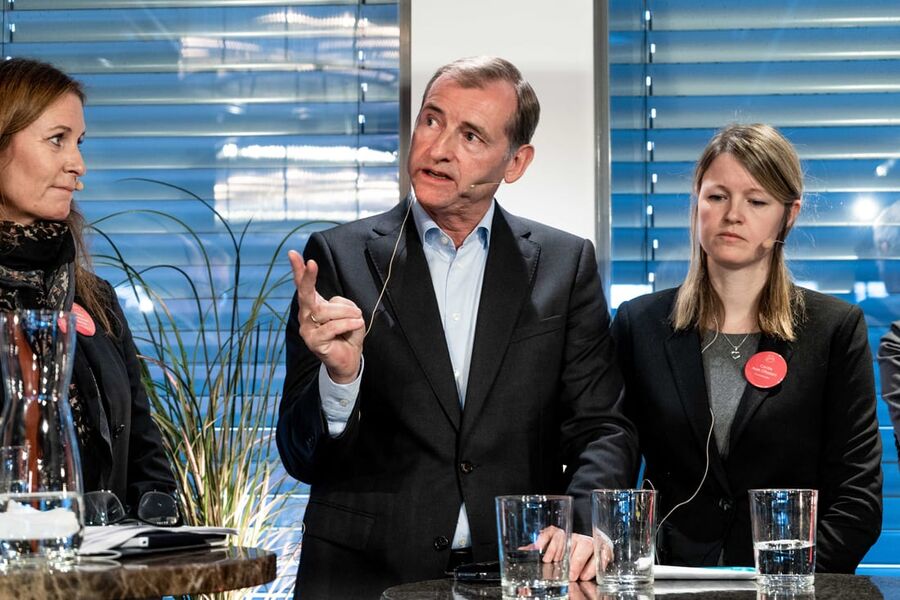 Boligmappa inviterte til debatt om hvordan bransjen kan tilrettelegge for en tryggere bolighandel. adm. dir i Protector Forsikring, Merete C. Bernau, adm. dir i Norges Eiendomsmeglerforbund, Carl O. Geving, juridisk direktør i Forbrukerrådet, Cecilie A. Oftedahl deltok i paneldebatten. 