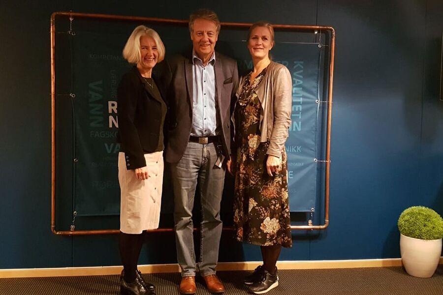 Rørentreprenørene Norge, her representert ved adm.direktør Marianne Riøseland ( t.v)og Tor Backe, blir ny gullpartner med Ingeborg-nettverket, her representert ved lederen for INGEBORG Partnerprogram, Line Ekroll Dyb.