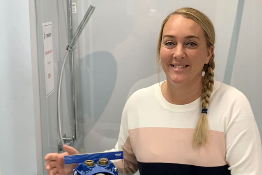 Butikksjef Heidi Asbjønsen i Tempe VVS i Trondheim lurer på hvorfor ikke rørleggerne vil montere innbygningsløsninger når kundene ønsker slike type løsninger. - Dette burde være nteressant, da det gir merarbeid og ikke minst mer inntekter. 