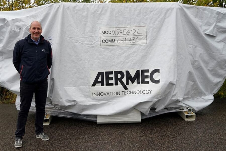 Salgsingeniør Truls Gulbrandsen skjuler Novema kuldes nye klimavennlige løsning med kuldeytelse 1.400 kW og kuldemedium med GWP under 10 