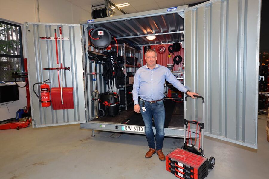 - ORSY Mobil-hengeren er en fleksibel utstyrscontainer på hjul man enkelt kan transportere og trekke med mindre service- og håndverker biler. Her er det mye å spare samtidig som man øker effektiviteten, forteller divisjonsleder Paul Inge Sætheren, Würth.