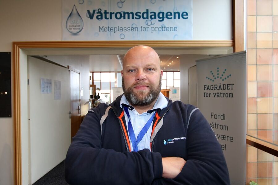 KLAR TALE: Rørlegger Jon-Aril Hagen kommer med en klar oppfordring til bedriftsledere som har rørlærlinger; gi de en variert arbeidshverdag. 