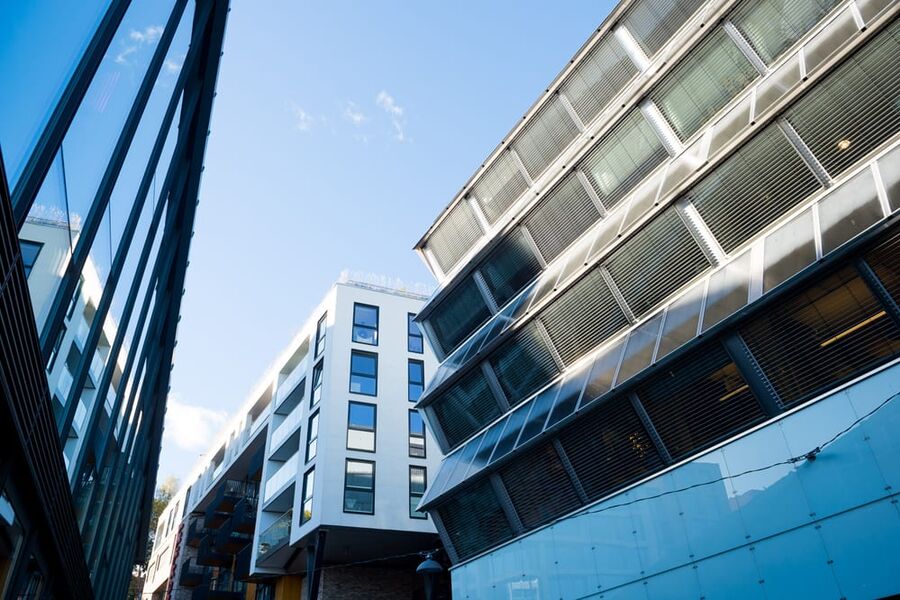 Mathallen, Nordre kvartal og Bellonahuset på Vulkan som er tilknyttet en varmepumpebasert energiforsyning. Foto Finn Ståle Feldberg.