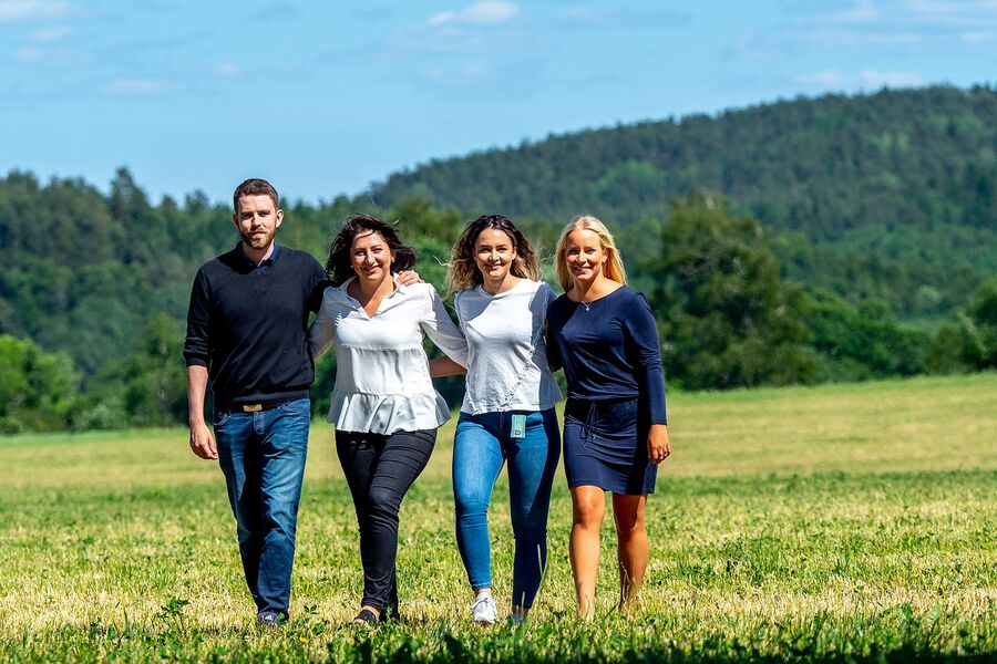 Serviceleder Patrick Sæther, prosjekteringsledertrainee Zolykha Ahmadi, prosjektingeniør Sara Saade og prosjekteringsledertrainee Silje Wilsgård sitter alle i Assemblins nye miljøgruppe. I tillegg er prosjektledertrainee Pål Nærbøe med i gruppa.
