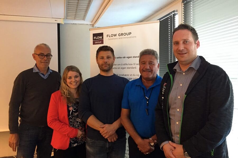 Ledergruppen i Ragnar Svensen AS og ekstern kvalitetsrevisor.Fra venstre: Atle Storås, kvalitetsrevisor fra Dovre Sertifisering, Laila Kristin Hustveit Jakobsen, økonomi ansvarlig, Audun Skandsen, prosjektleder, Tor Østerhus, teknisk leder, og Roar Svensen daglig leder.