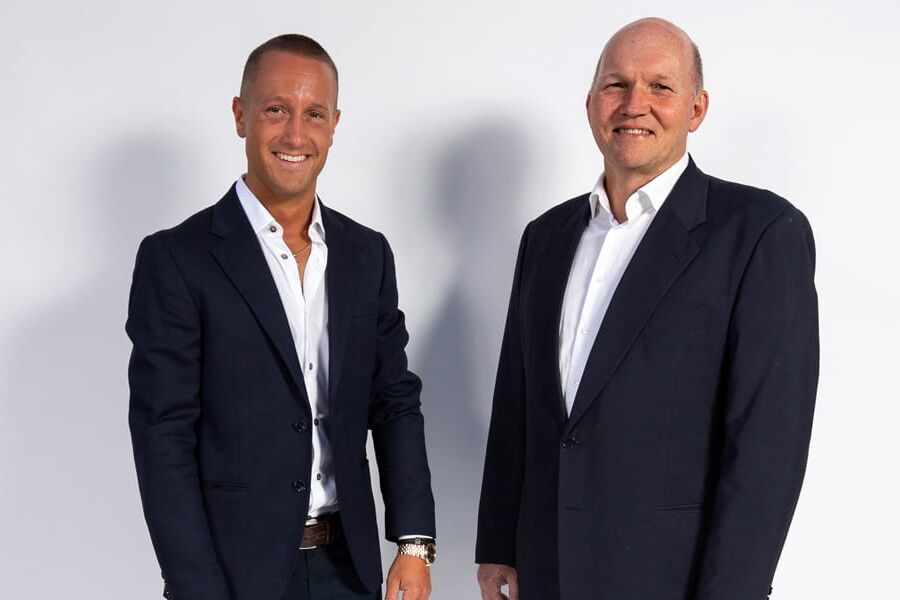 Fra venstre, Tom Fjordvang, Account Manager, og Roar Syvertsen, Senior Technical Support Specialist i Honeywell.

 
