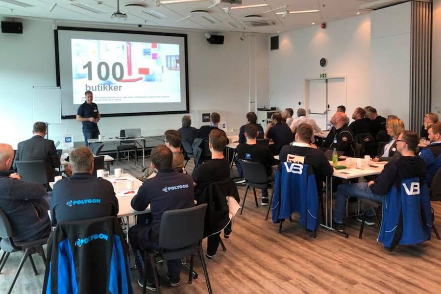 Leder for proffmarkedet i VB, Morten Boye Hansen, presenterer VB under forsikringsdagen i Bergen nylig.