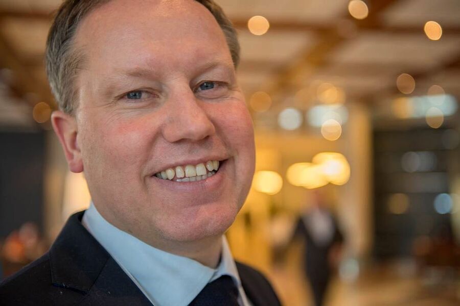 Roar Smelhus slutter i Multiconsult og starter egen virksomhet. Han vil blant annet jobbe med trender og utviklingstrekk innenfor teknologi og innovasjon. I første omgang er nedslagsfeltet bygg- og anleggsnæringen. Navnet på selskapet er inspirert av det grønne skiftet: 6CST