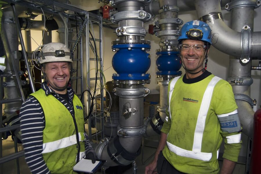 - En fordel med rillet montasje er at vi trenger lite utstyr, en muttertrekker er nok til å montere alt sammen, sier Magnus Danielson, som sammen med Thomas Juhlin har stått for alt montasjearbeidet.