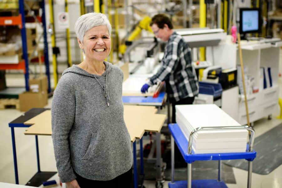 Tone Foss By (57), som overtok ledelsen av familiebedriften etter sin far i 1999 går over i ny rolle som arbeidende styreleder i foss Fabrikker. Foto: Jacob Johannes Buchard.